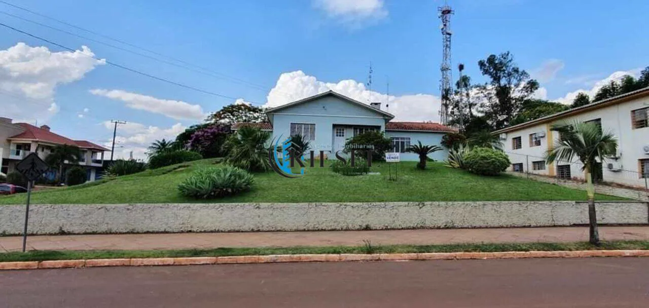 Casa com 4 quartos, 300 m², foto 1 de 15