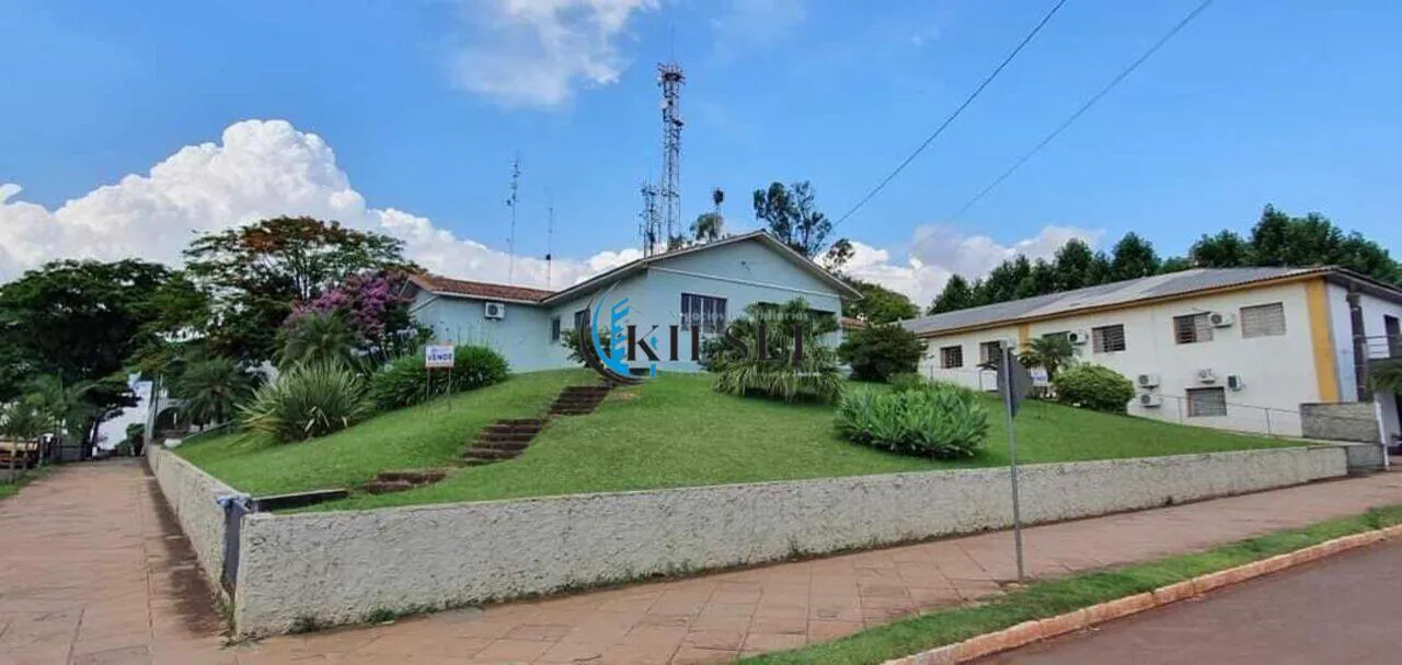 Casa com 4 quartos, 300 m², foto 2 de 15