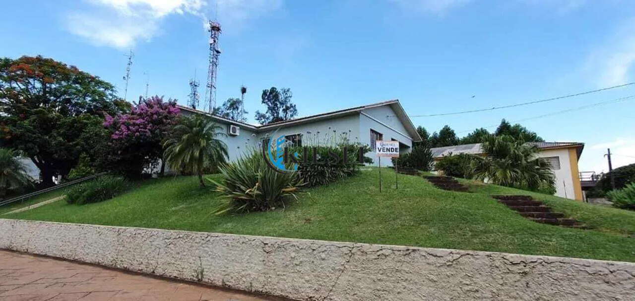 Casa com 4 quartos, 300 m², foto 3 de 15