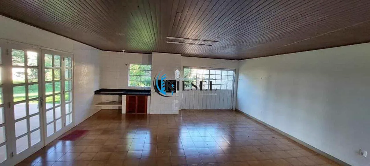 Casa com 4 quartos, 300 m², foto 9 de 15