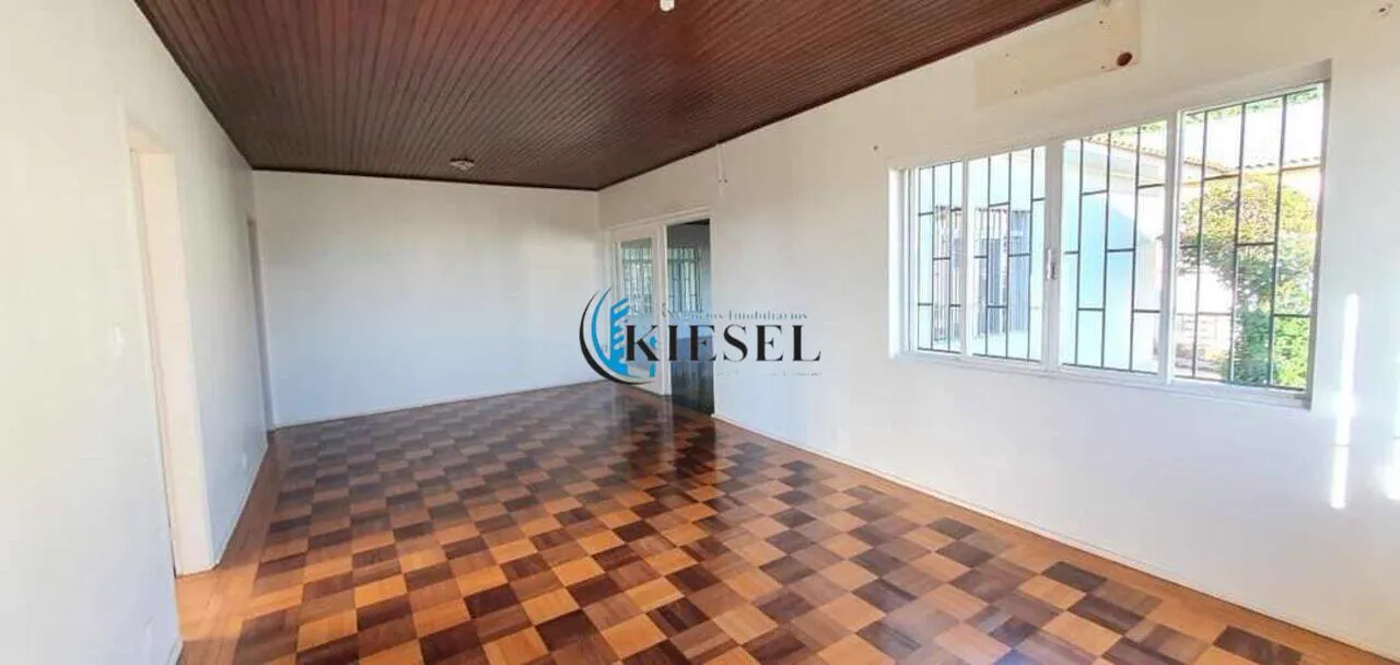 Casa com 4 quartos, 300 m², foto 10 de 15