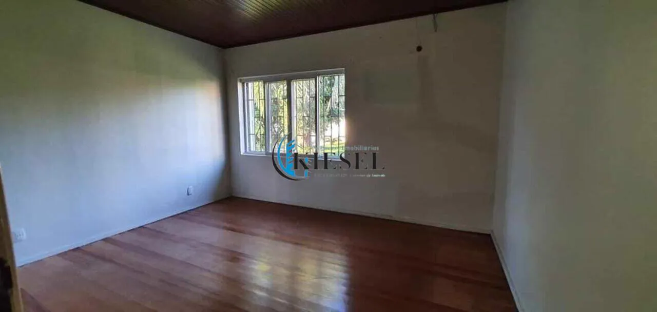 Casa com 4 quartos, 300 m², foto 13 de 15