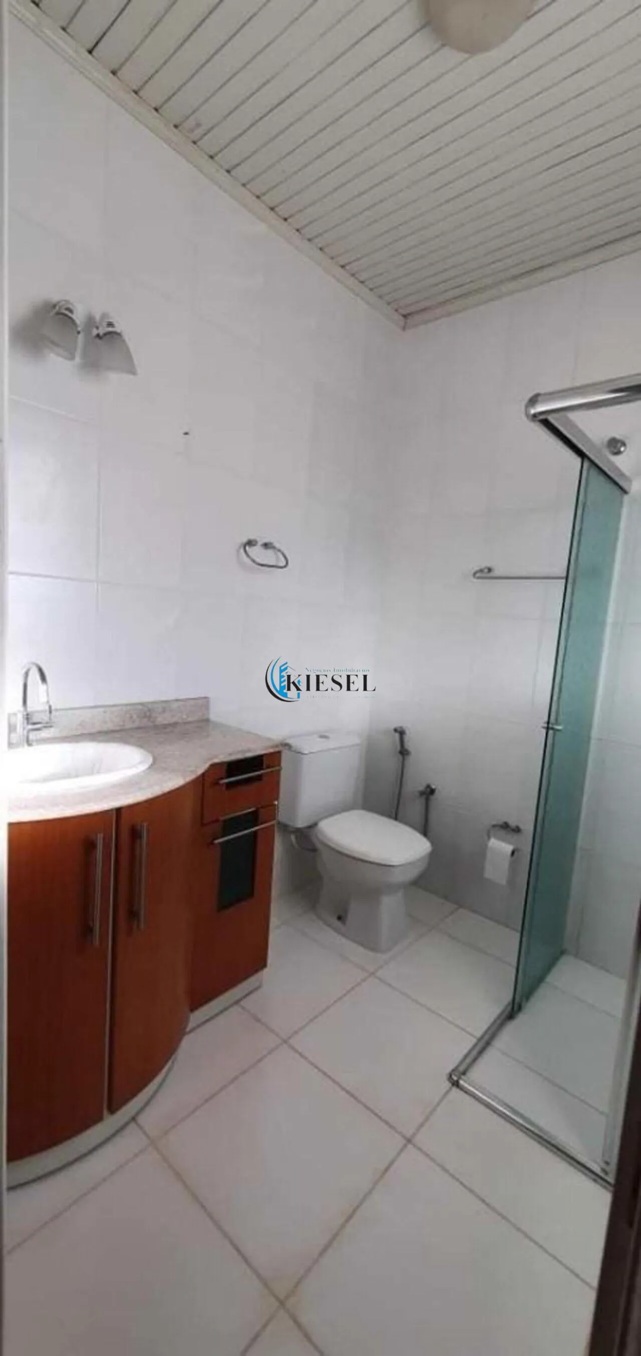 Casa com 4 quartos, 300 m², foto 15 de 15