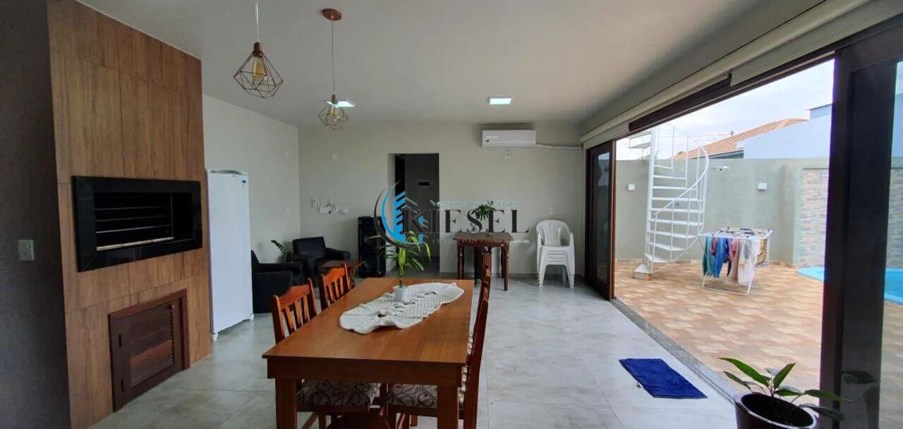 Casa com 3 quartos, 220 m², foto 10 de 15
