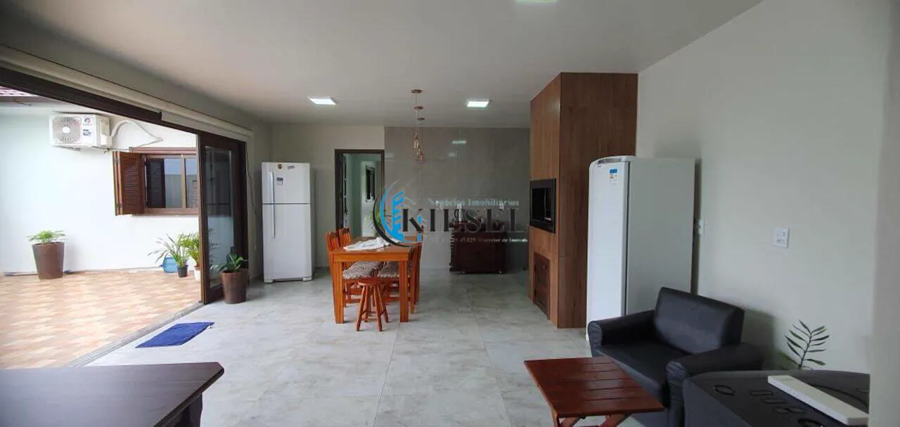 Casa com 3 quartos, 220 m², foto 11 de 15