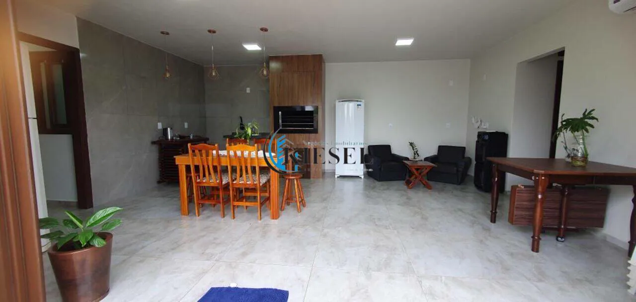 Casa com 3 quartos, 220 m², foto 12 de 15
