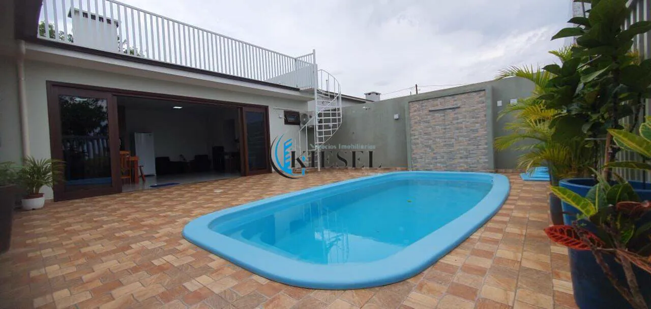 Casa com 3 quartos, 220 m², foto 15 de 15