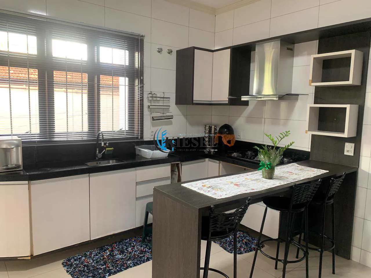 Casa com 2 quartos, 303 m², foto 9 de 11