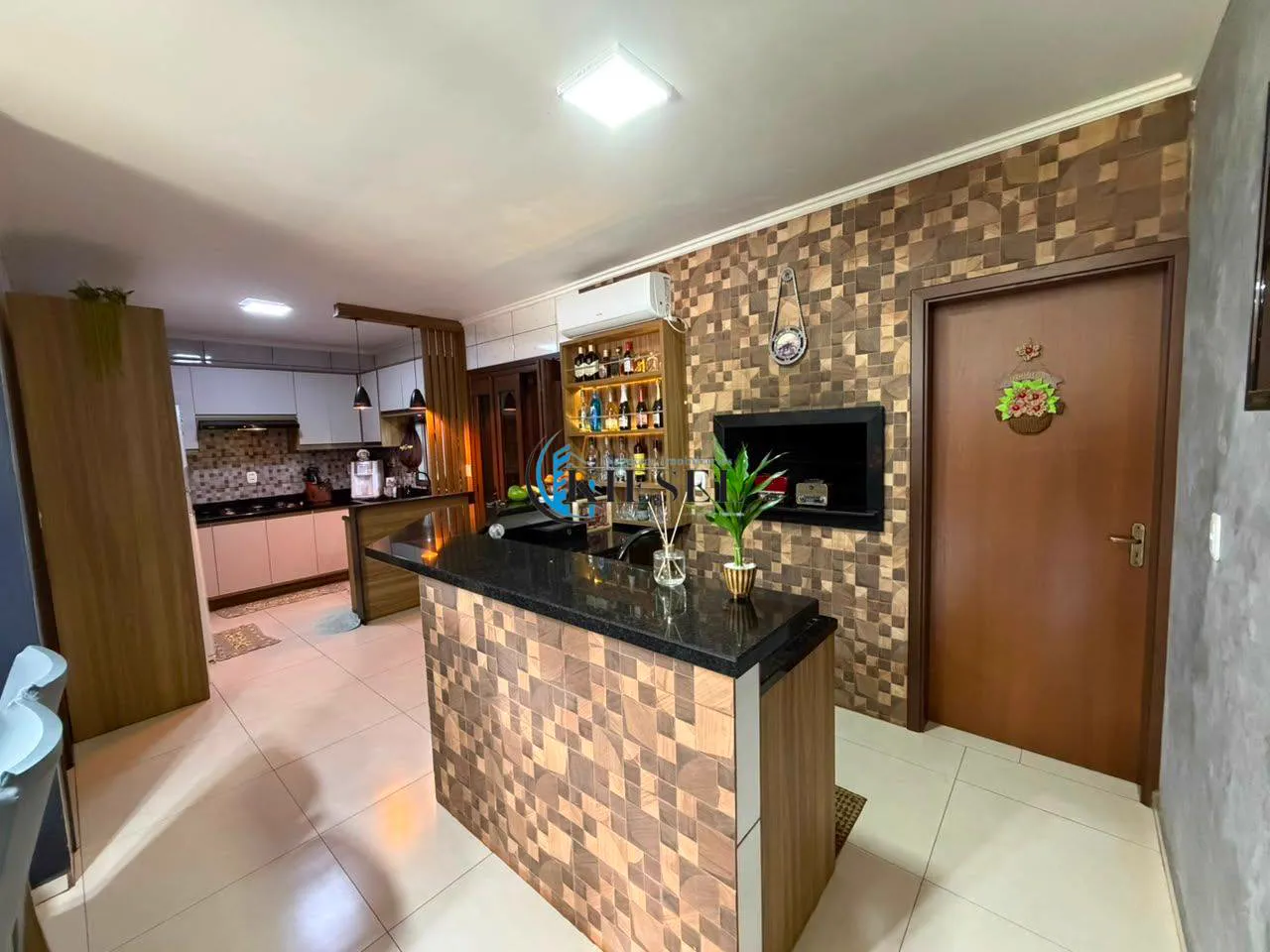 Casa com 3 quartos, 132 m², foto 9 de 13
