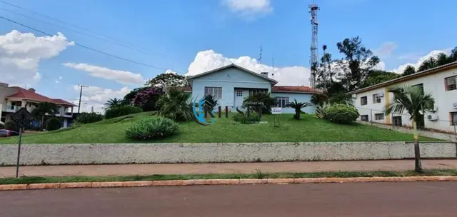 Casa com 4 quartos, 300 m² em Centro